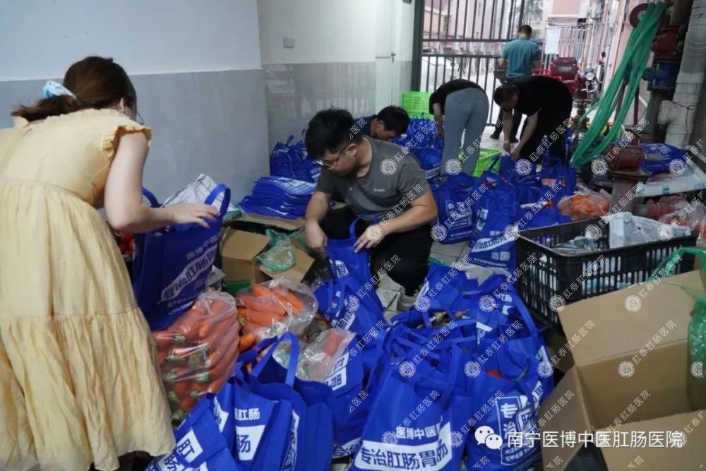 獻(xiàn)愛心&middot;戰(zhàn)疫情｜我院支部走進(jìn)安吉華都小區(qū)開展捐物活動